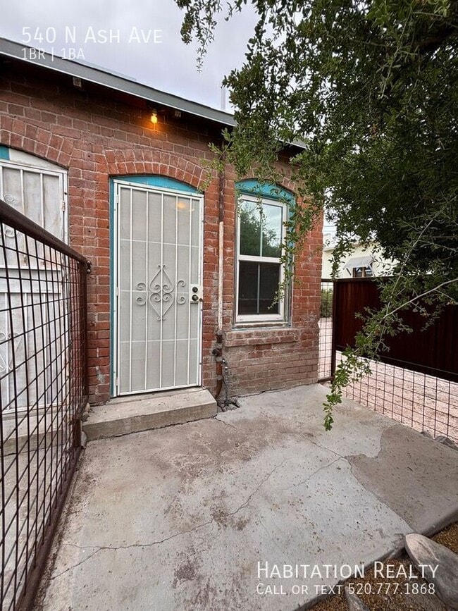 Building Photo - 540 N Ash Ave