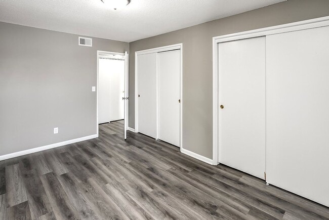 Building Photo - Beautiful 1-Bedroom Apartment Home with large balcony!