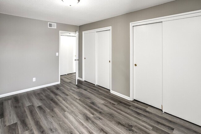 Building Photo - Full Renovated 1-bedroom apartment home with large balcony!