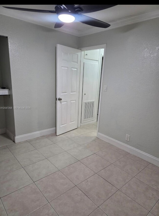 Building Photo - 6118 Royal Palm Blvd