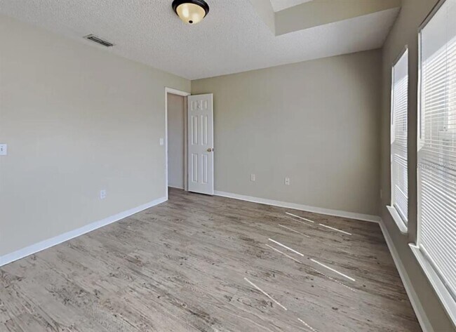 Building Photo - 15955 Wilkinson Dr