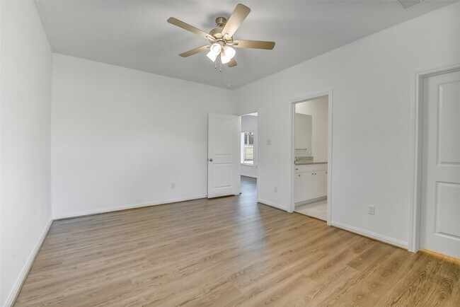 Building Photo - 11951 Pondwood Dr