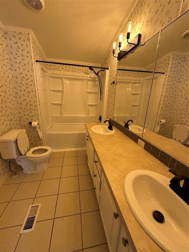 Building Photo - 104 Ramirez St