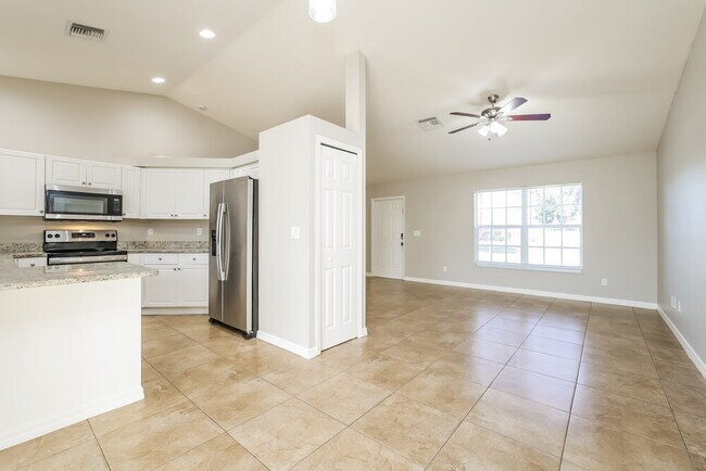 Building Photo - 1718 SW 12th Terrace