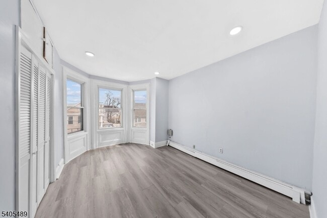 Building Photo - 437 Morrissee Ave