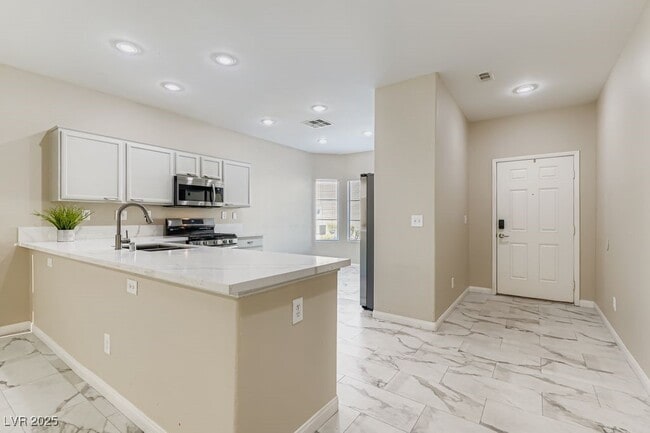 Building Photo - 9519 W Wooded Heights Ave