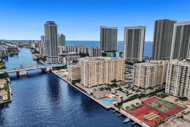 Building Photo - 1833 S Ocean Dr