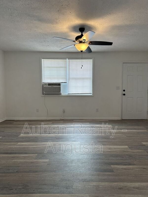 Building Photo - 451 Monetta St S E