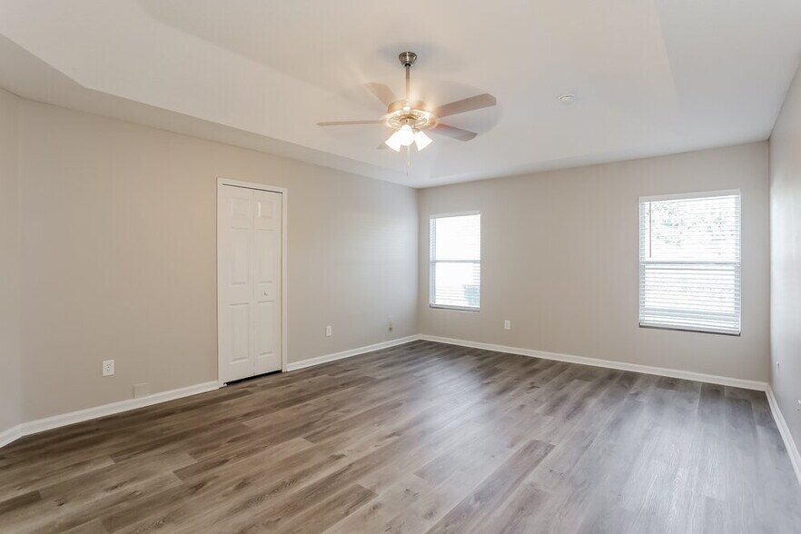 Building Photo - 11305 Silver Key Dr