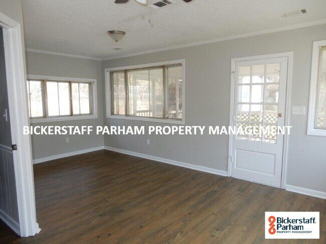 Building Photo - Brick Home Located Off Of Schatulga Rd! Wi...