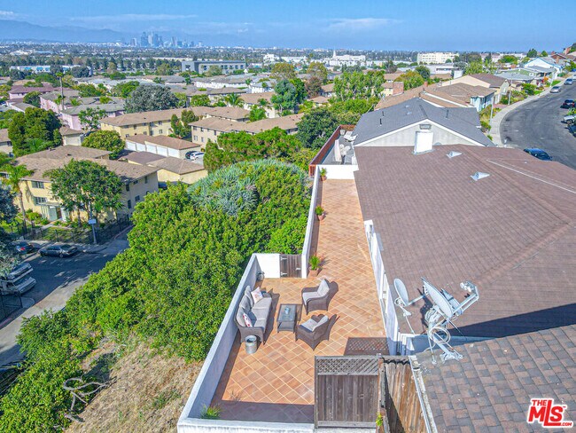Building Photo - 4201 Don Diablo Dr