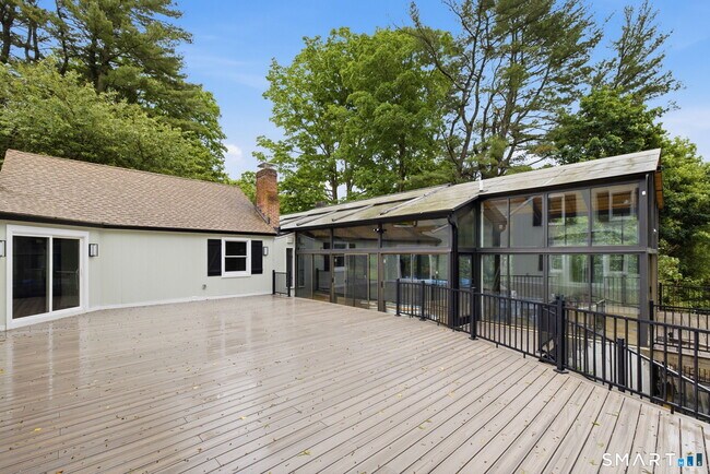 Building Photo - 1 Tulip Tree Ln
