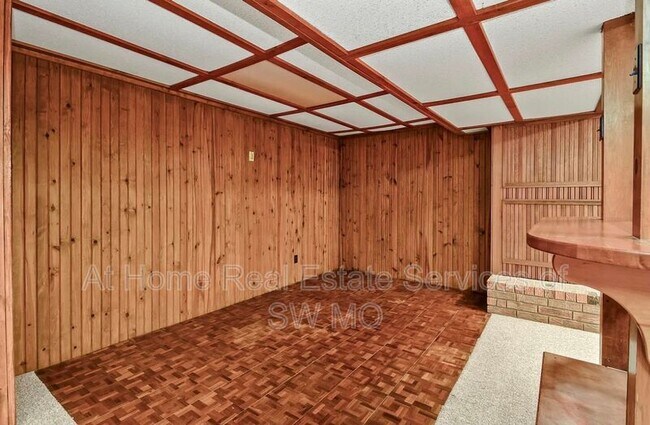 Building Photo - 834 E Manchester Dr