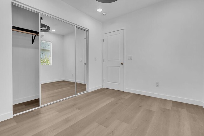 Building Photo - 5518 Denker Ave