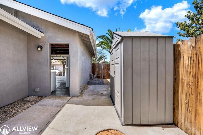 Building Photo - Newly Remodeled 4-Bedroom Gem with Spaciou...