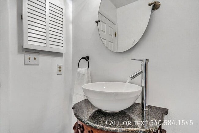 Building Photo - 7311 Maple Ct SW