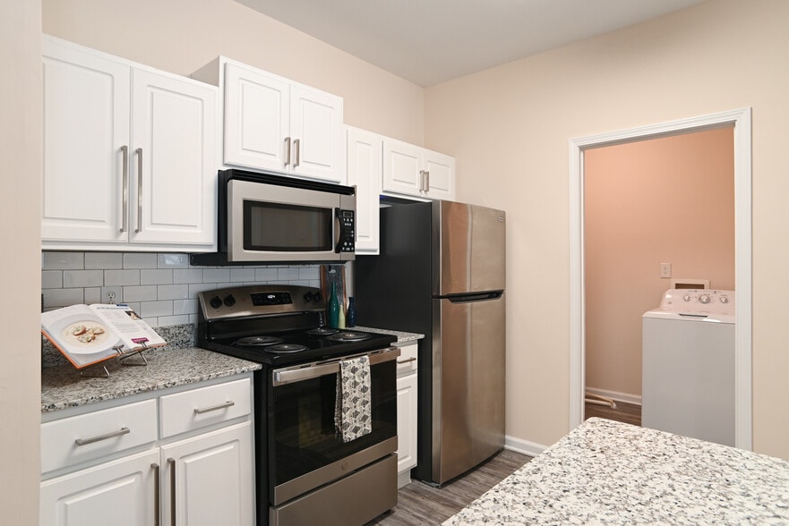 Building Photo - University Village at Charlotte -Student ONLY