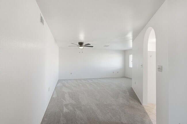 Building Photo - 7016 E Menlo St