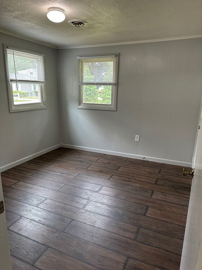 Building Photo - 11523 N Elm Grove Rd