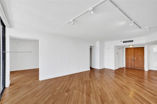 Building Photo - 20281 E Country Club Dr