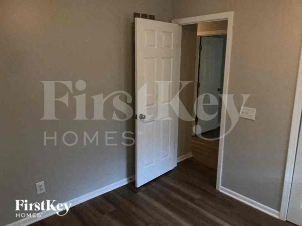 Building Photo - 9951 Parkhill St