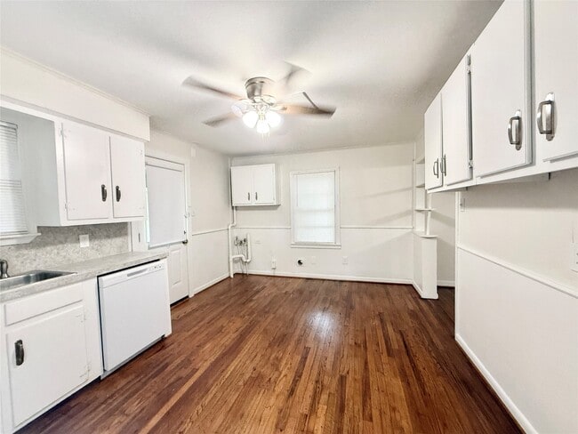 Building Photo - 824 S Anderson St