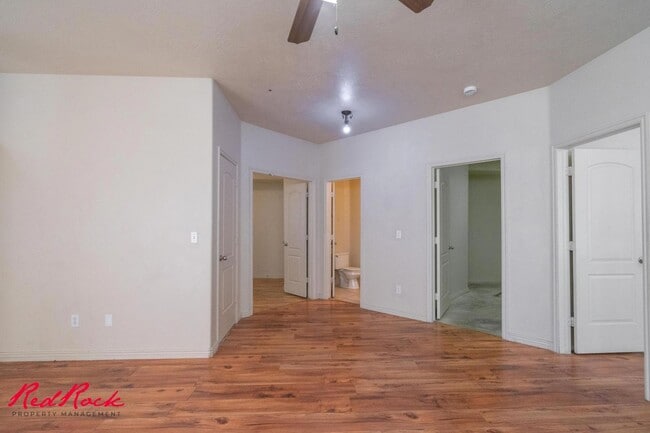 Building Photo - Fresh Carpet! Spacious 5-Bedroom Townhome