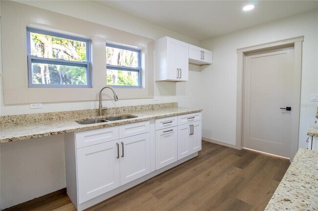 Building Photo - 14022 4th St
