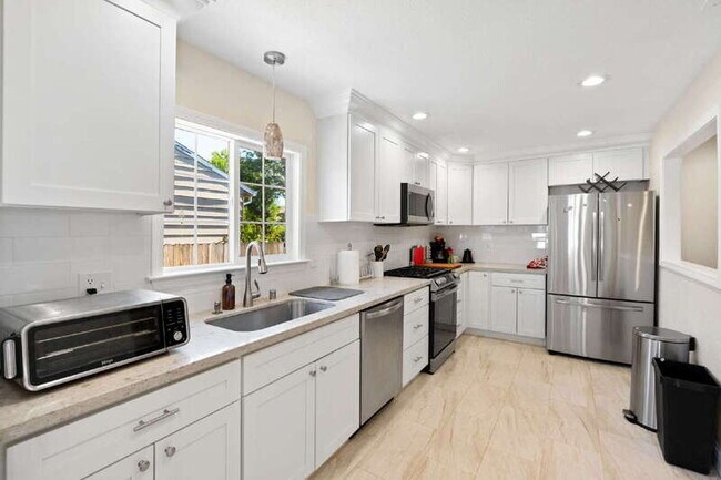 Building Photo - 4311 Cabrillo Way