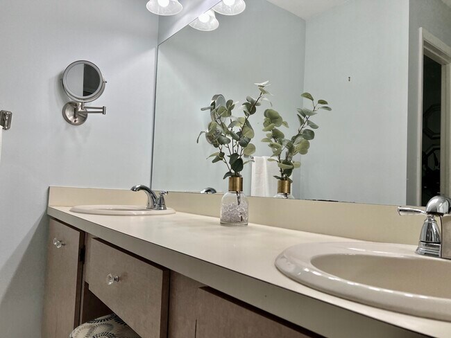 Building Photo - 3211 Jog Park Dr
