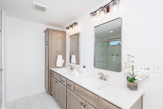 Building Photo - 4600 Chambers Bay Dr