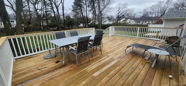 Building Photo - 1524 Express Dr S