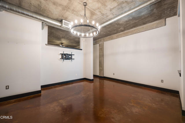 Building Photo - 840 E Green St