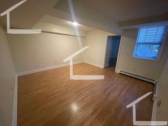 Building Photo - Large 3 bed unit in Allston near the Green...