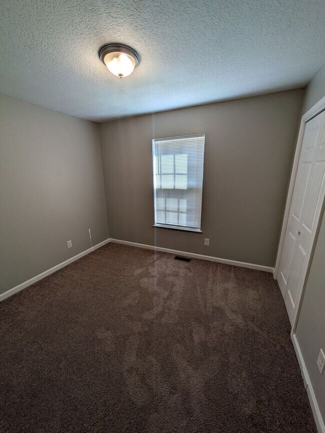 Building Photo - 3BD/2BA Unit in Hickory