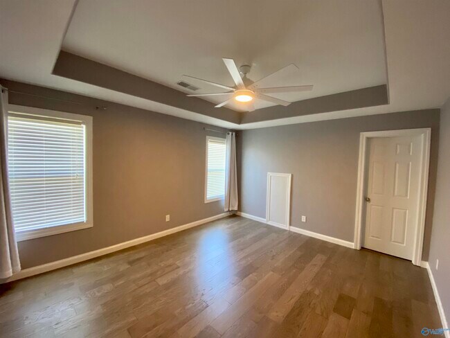 Building Photo - 1111 Pegasus Dr NW