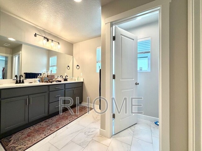 Building Photo - 5066 Elmfield Wy