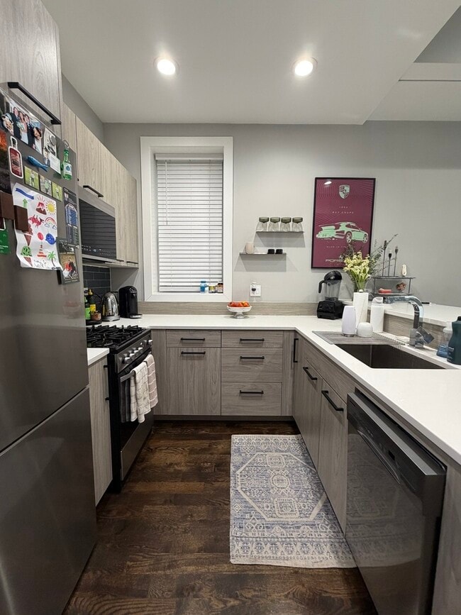 Building Photo - 1472 W Erie St