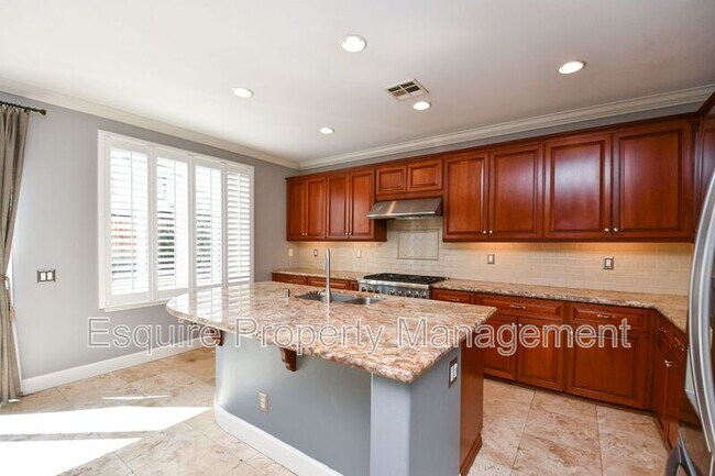 Building Photo - 1763 Alta Vista Pl
