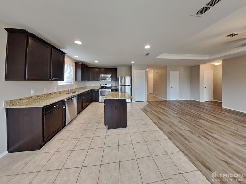 Building Photo - 1704 Abby Creek Dr