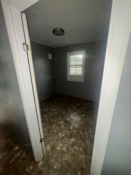 Building Photo - 12 Green Acres Dr