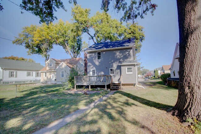 Building Photo - Completely remodeled 3 bed home