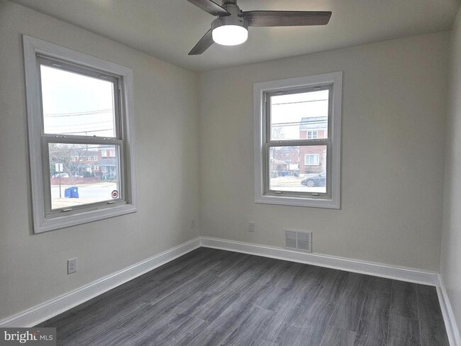 Building Photo - 5416 Radecke Ave