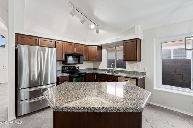 Building Photo - 523 W Kelton Ln