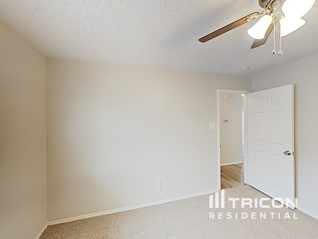 Building Photo - 805 Clover Hill Ln