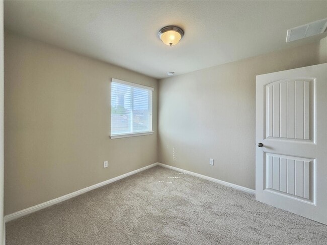 Building Photo - 713 Katmai Cir