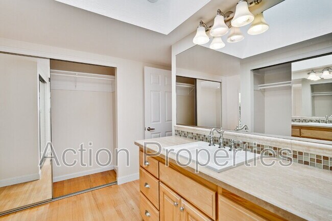 Building Photo - 3426 Woodstock Ln