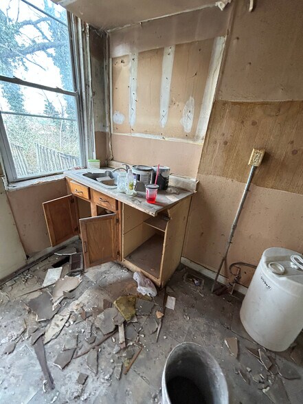 Building Photo - 4043 Camellia Ave