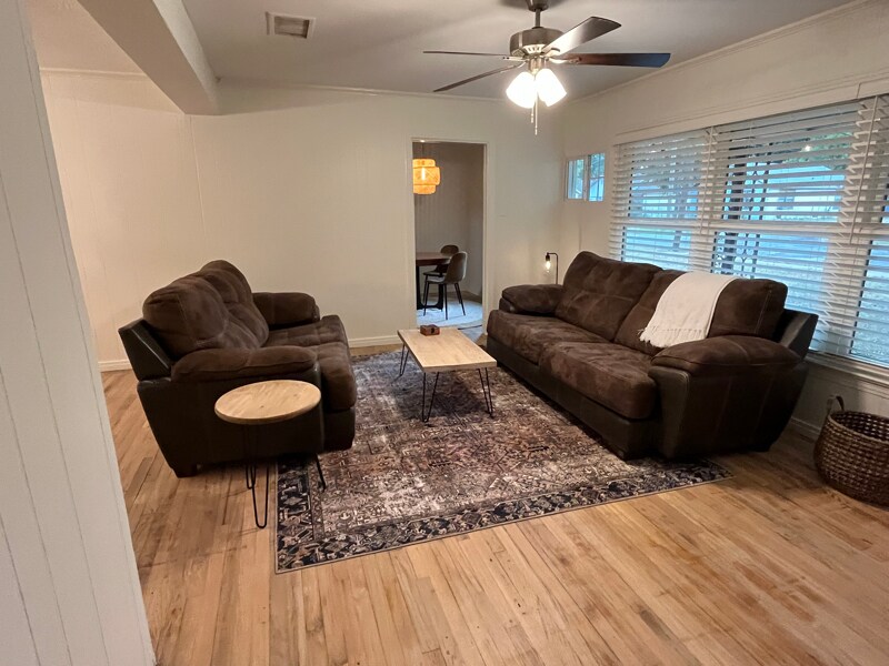 Building Photo - 1000 E Walnut St