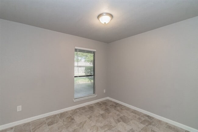 Building Photo - 2312 Shady Turf Dr
